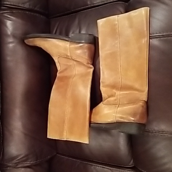 🎃🎃🎃WOMENS TRUE RELIGION BOOTS SIZE 8.5 LIGHT CAMEL COLOR - Picture 2 of 5